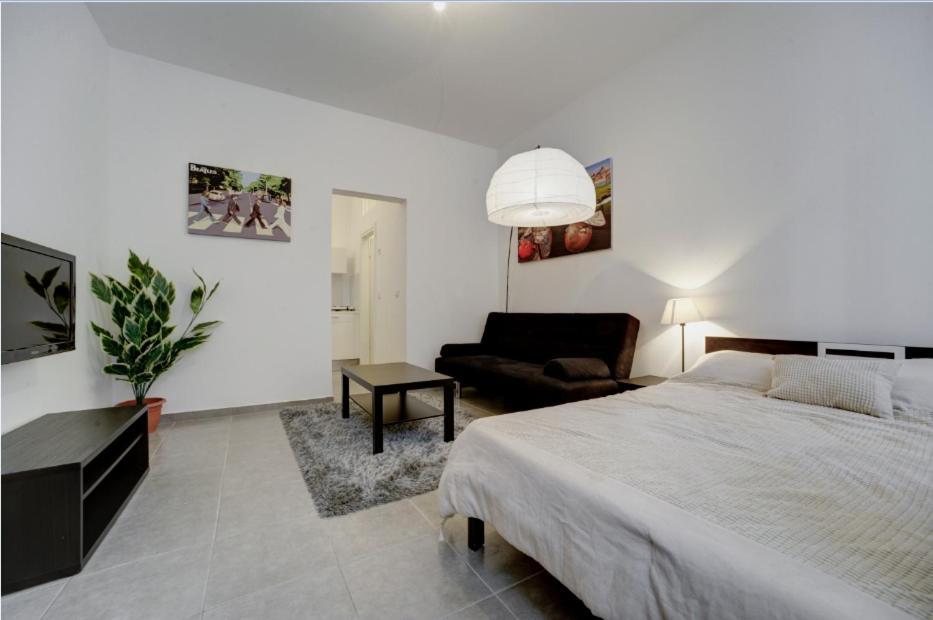 Tel Aviving - Apartments By The Beach Exterior photo